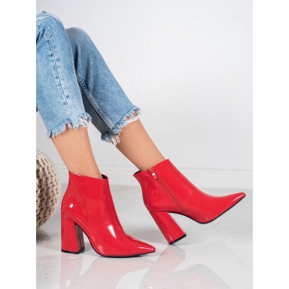 Červené lakované topánky