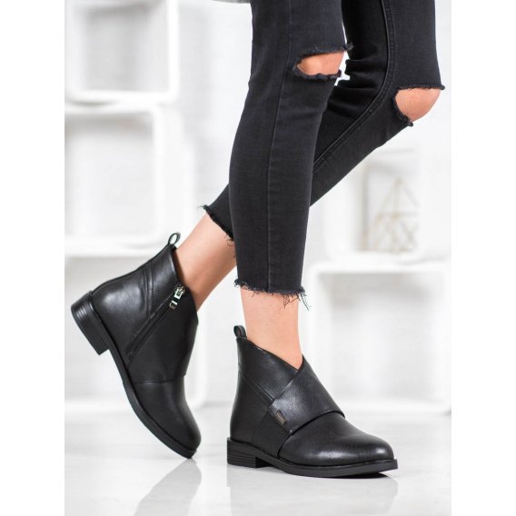 Elegantné členkové topánky v čiernej