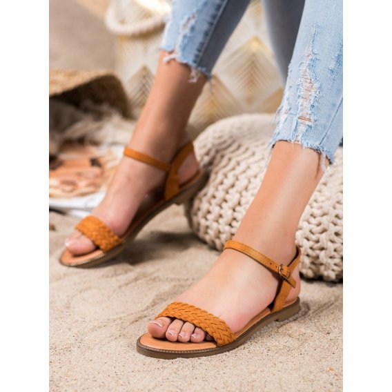 Neformálne hnedé sandálky