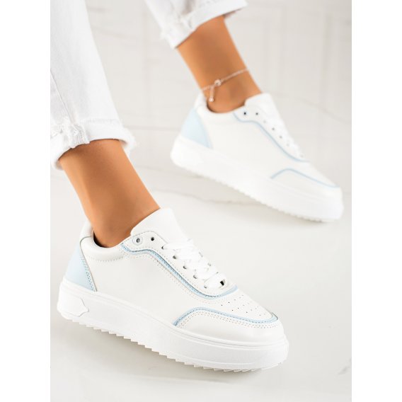 Sneakersy so svetlo modrými detailami